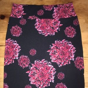 Lularoe Cassie: size M
